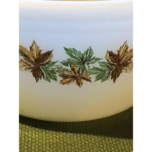 Vintage 9” Federal Nesting White Glass Maple Leaf Pattern Mixing Bowl Heat Proof - Picture 2 of 4